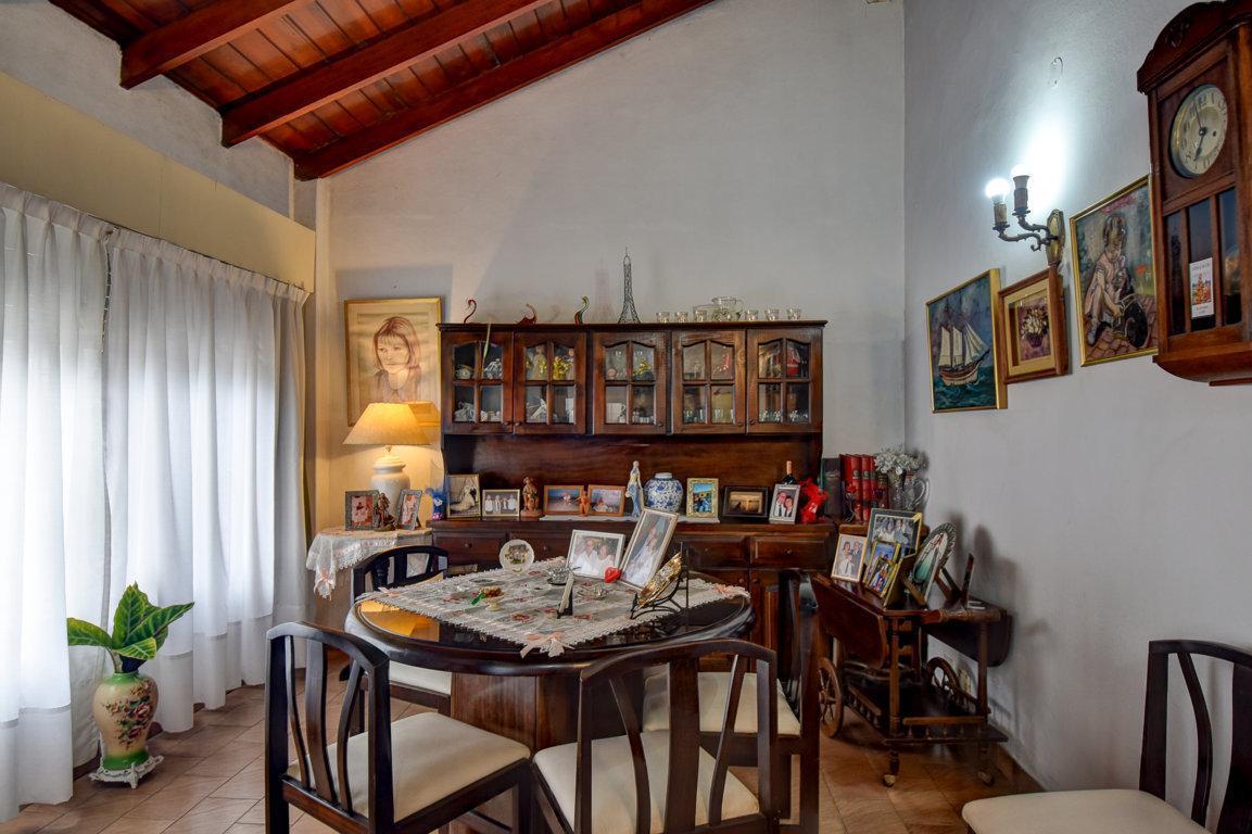Foto de CASA EN VENTA 3 AMBIENTES CON JARDIN Y COCHERA EN SAN ISIDRO., imagen 4