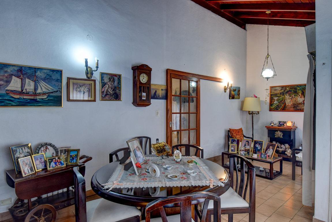 Foto de CASA EN VENTA 3 AMBIENTES CON JARDIN Y COCHERA EN SAN ISIDRO., imagen 1