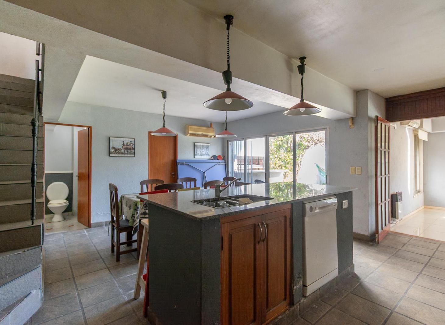 Foto de Venta PH estilo casa, 6 ambientes, cochera, pileta, parrilla y terraza, imagen 4