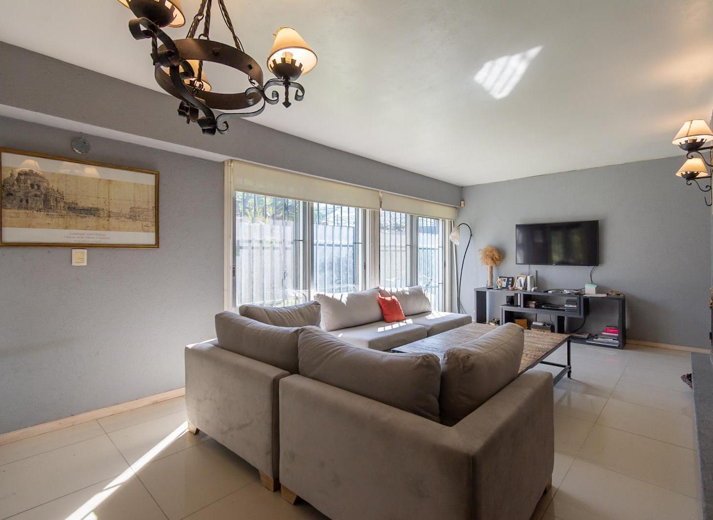Foto de Venta PH estilo casa, 6 ambientes, cochera, pileta, parrilla y terraza, imagen 3