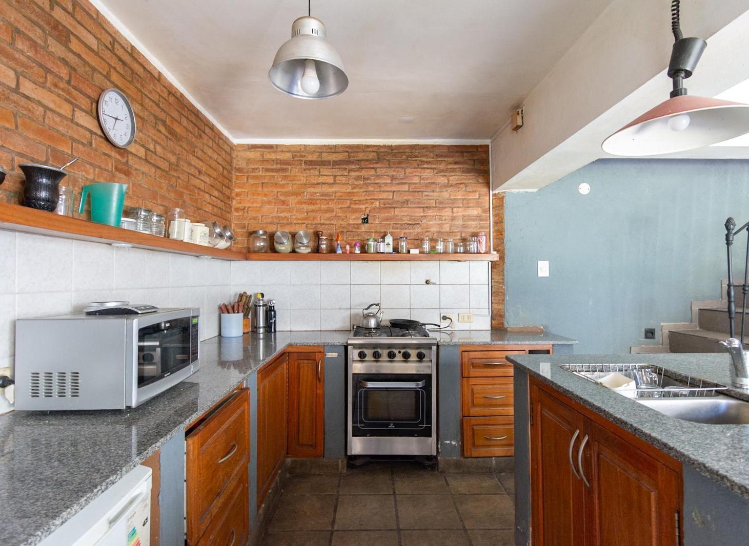 Foto de Venta PH estilo casa, 6 ambientes, cochera, pileta, parrilla y terraza, imagen 5