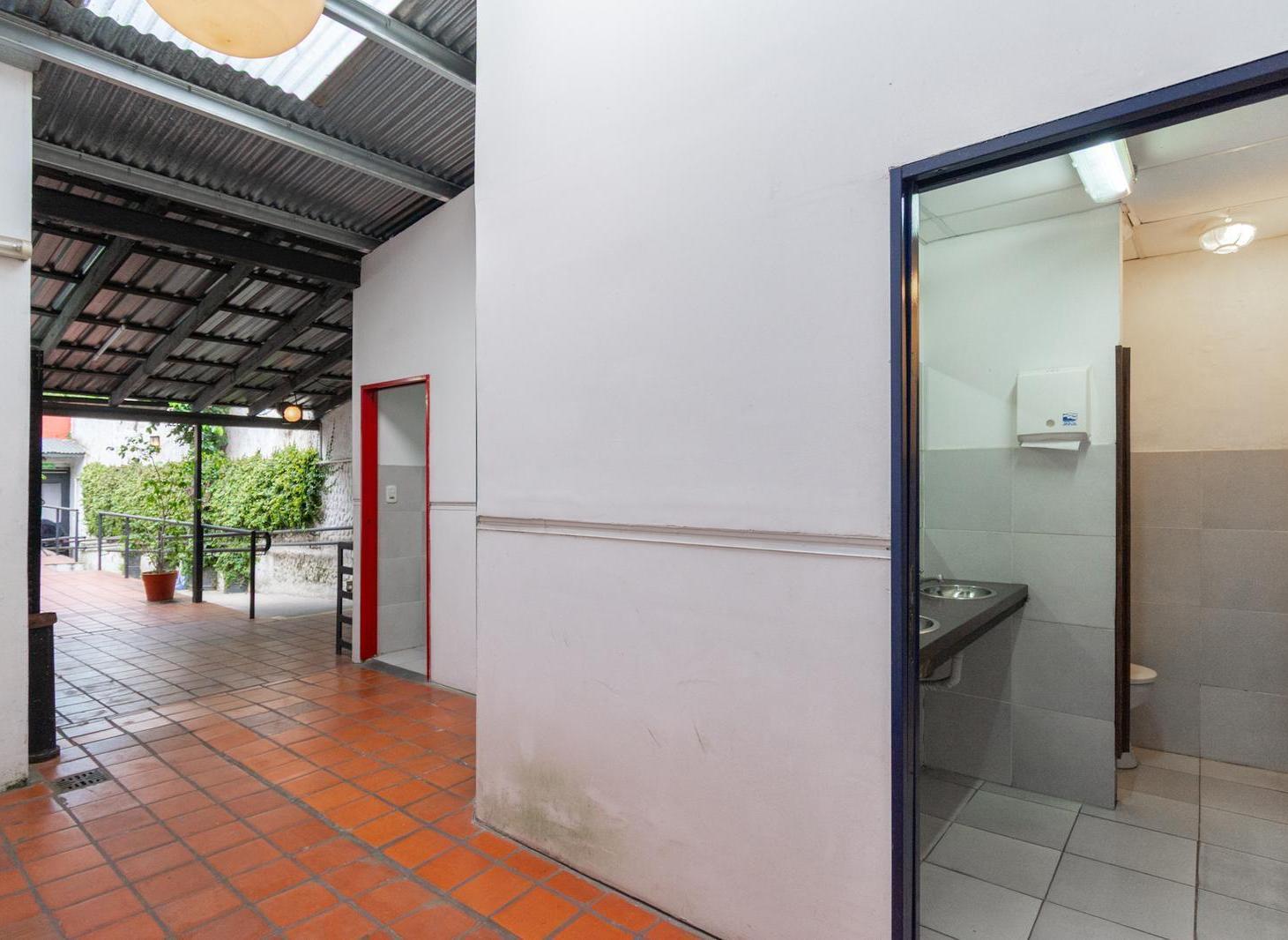 Foto de ALQUILER LOCAL COMERCIAL EN CHACARITA., imagen 4