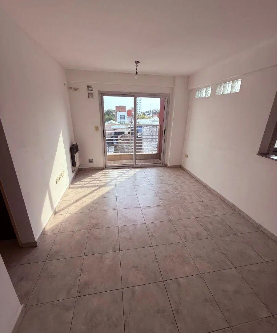 Departamento de dos ambientes en alquiler en moron 4