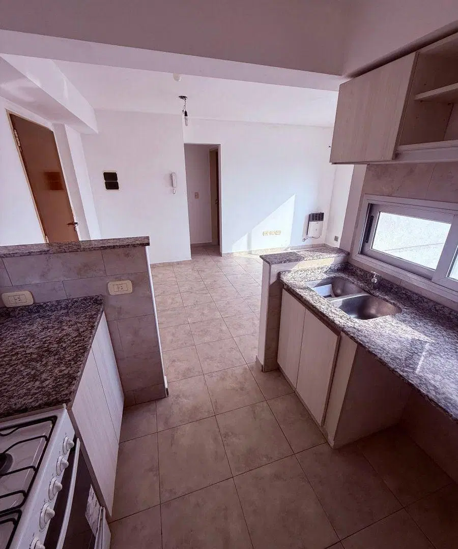 Departamento de dos ambientes en alquiler en moron 5