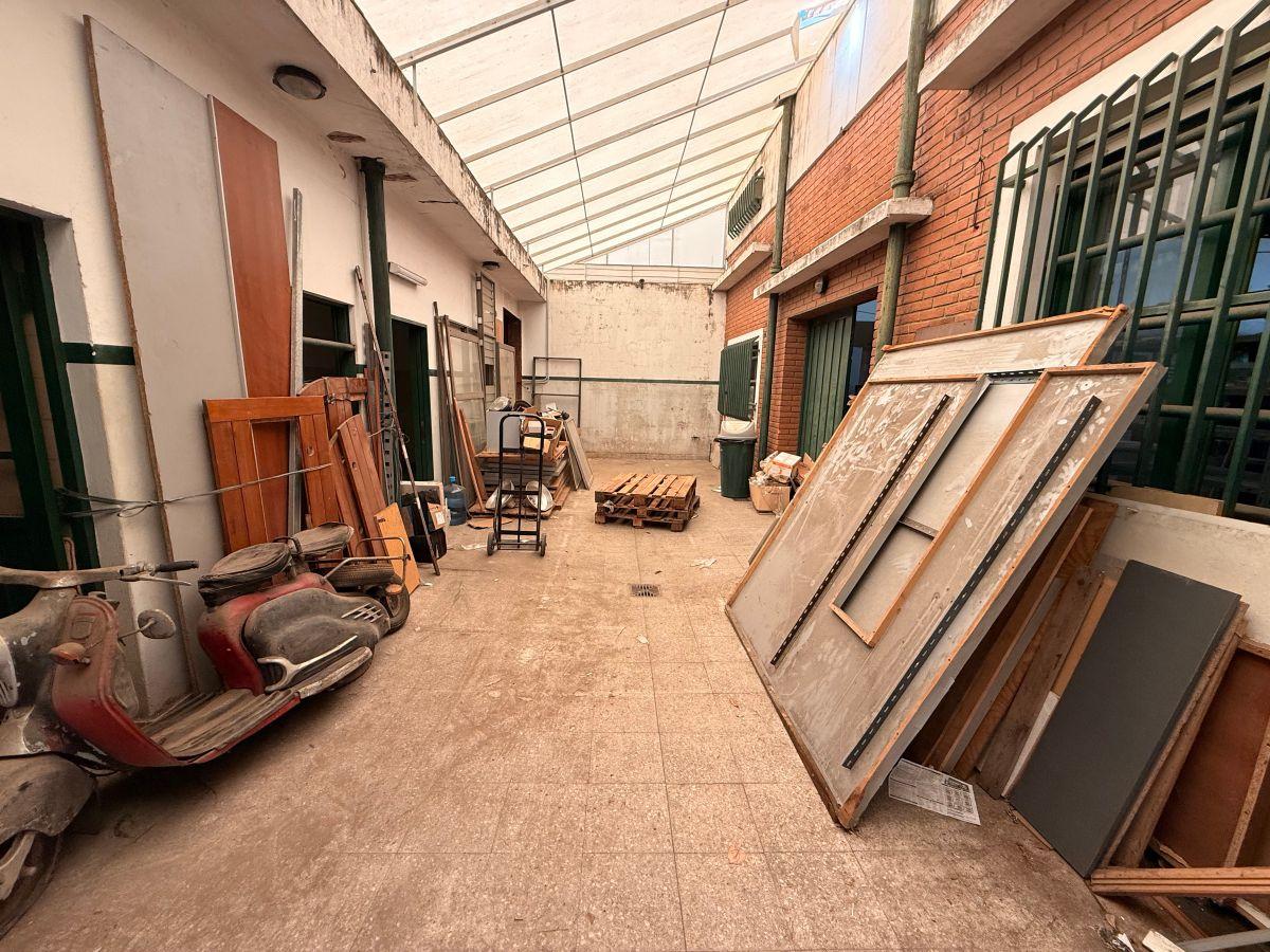 Foto de Depósito de 290 m² en venta en Villa Luzuriaga, imagen 3