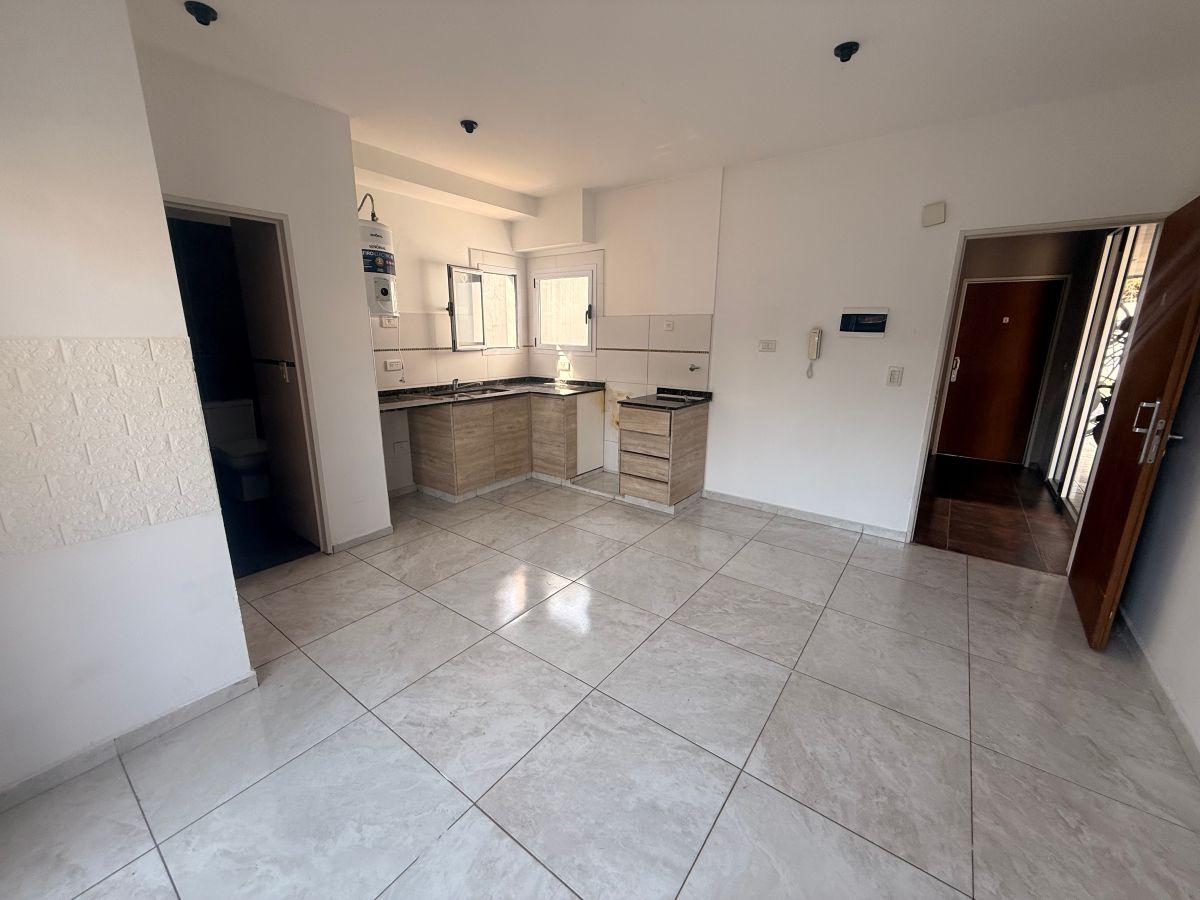 Foto de Departamento de 35 m² con 1 dormitorio en alquiler en Morón, imagen 2