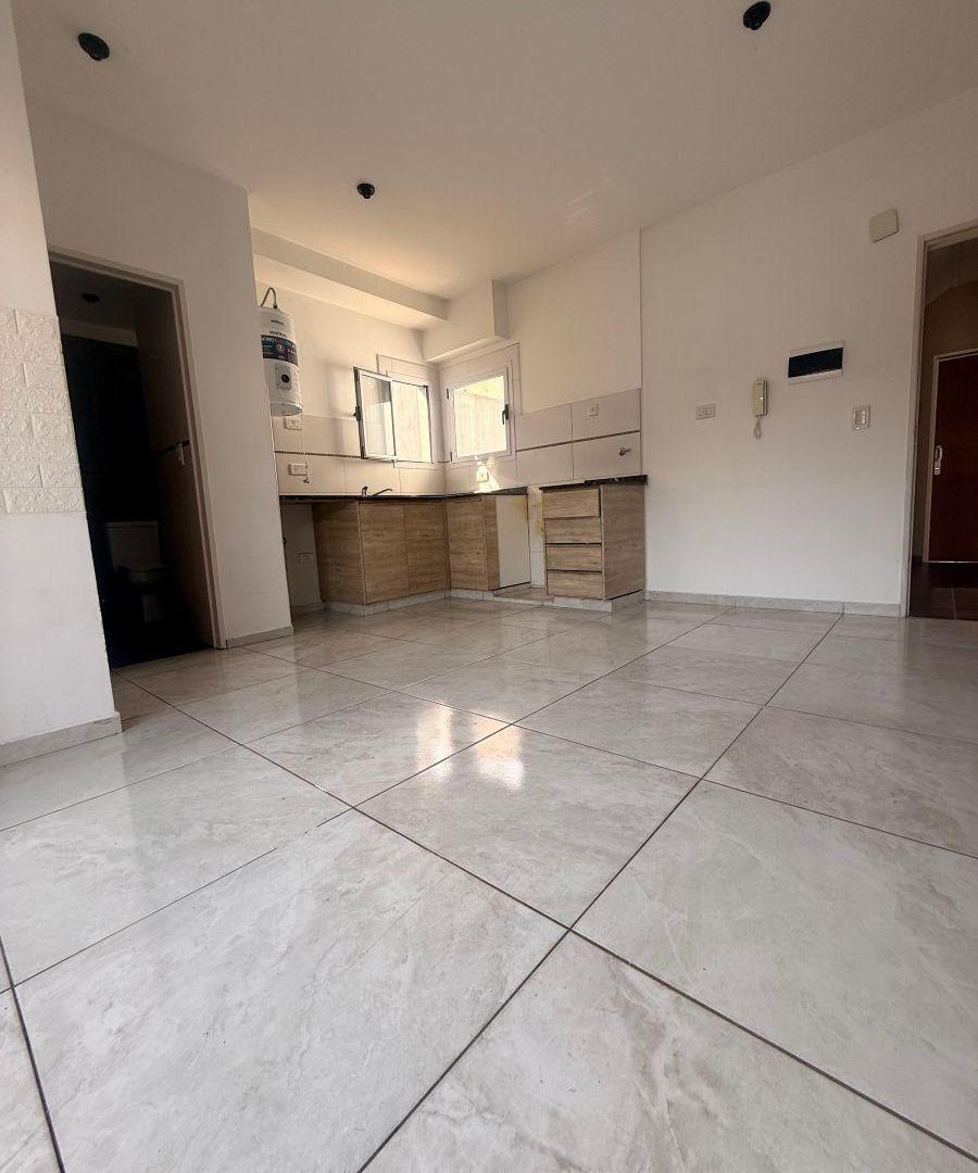 Foto de Departamento de 35 m² con 1 dormitorio en alquiler en Morón, imagen 1