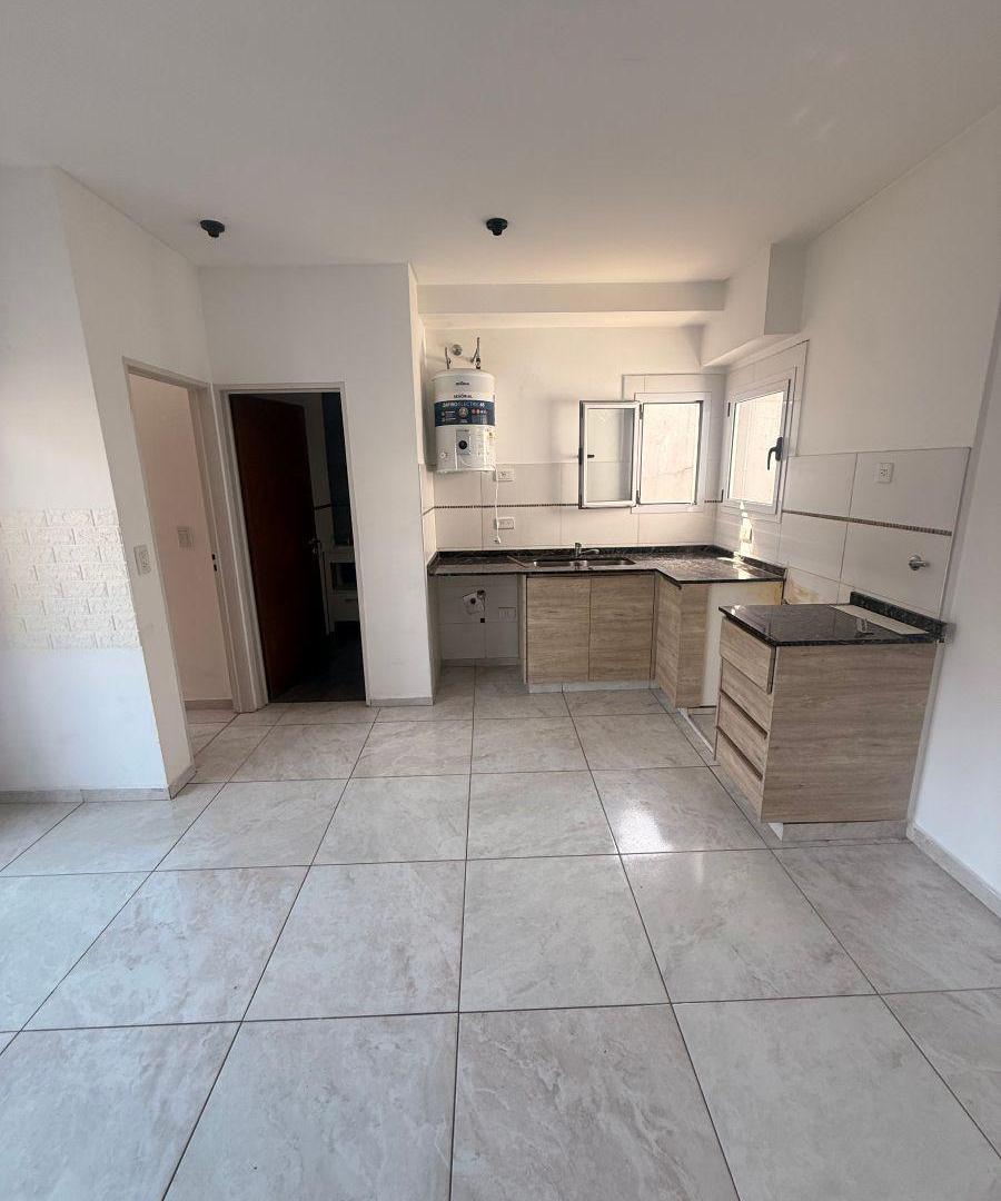 Foto de Departamento de 35 m² con 1 dormitorio en alquiler en Morón, imagen 3