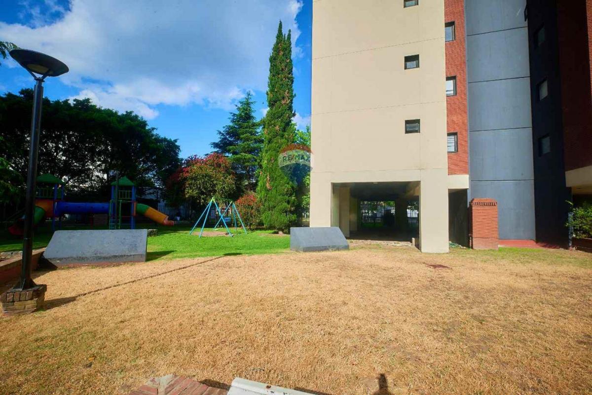Venta Departamento en Torres de Guido con Cochera 5