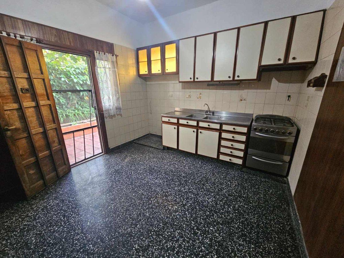 Venta Casa Multifamiliar con Cochera Patio Quilmes 3