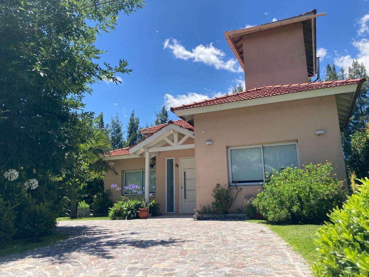 Venta Casa Las Acacias de Hudson 5 Amb con Pileta 3