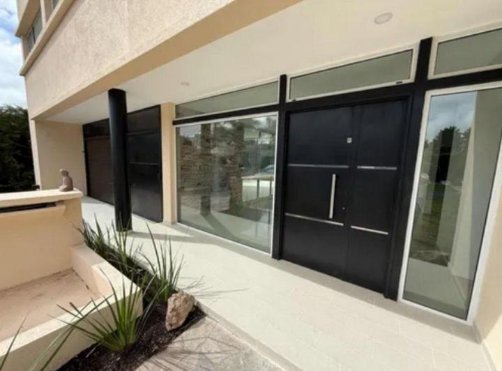 CASA VENTA 5 AMBIENTES VILLAGE DEL PARQUE 2