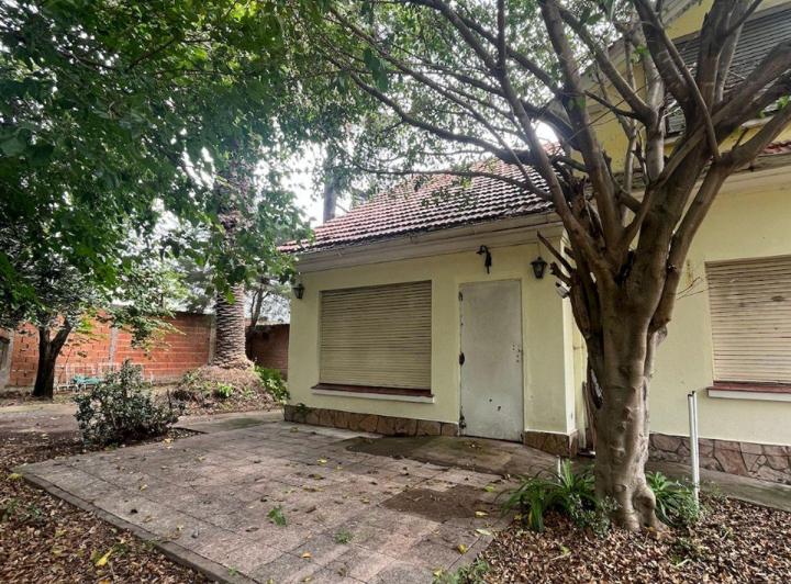 CASA 7 AMBIENTES EN VENTA EN LOMAS DE ZAMORA 2