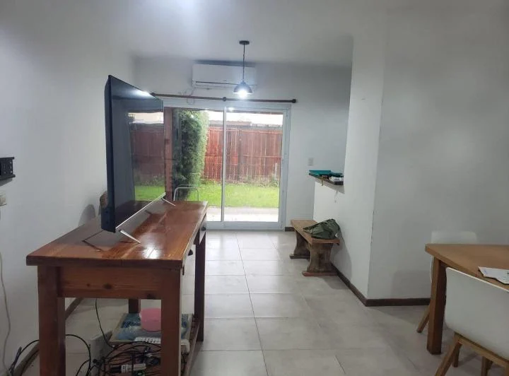 CASA 4 AMBIENTES EN ALQUILER BARRIO LOS ROBLES 2