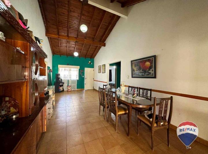 CASA 4 AMBIENTES EN VENTA EN EZEIZA + DEPTO 2 AMB 4