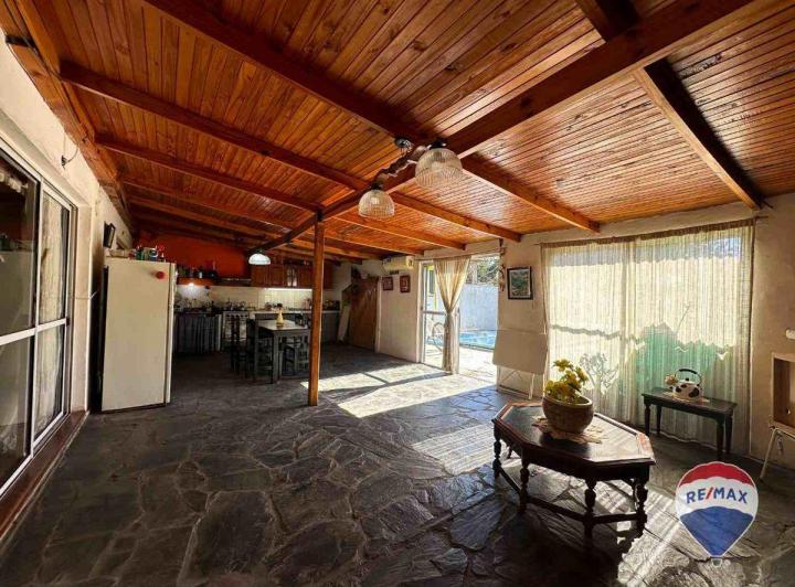 CASA 4 AMBIENTES EN VENTA EN EZEIZA + DEPTO 2 AMB 5