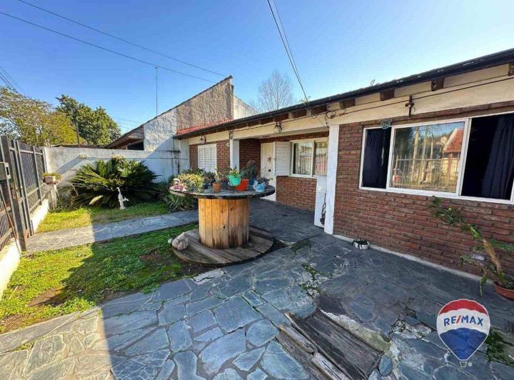 CASA 4 AMBIENTES EN VENTA EN EZEIZA + DEPTO 2 AMB 3