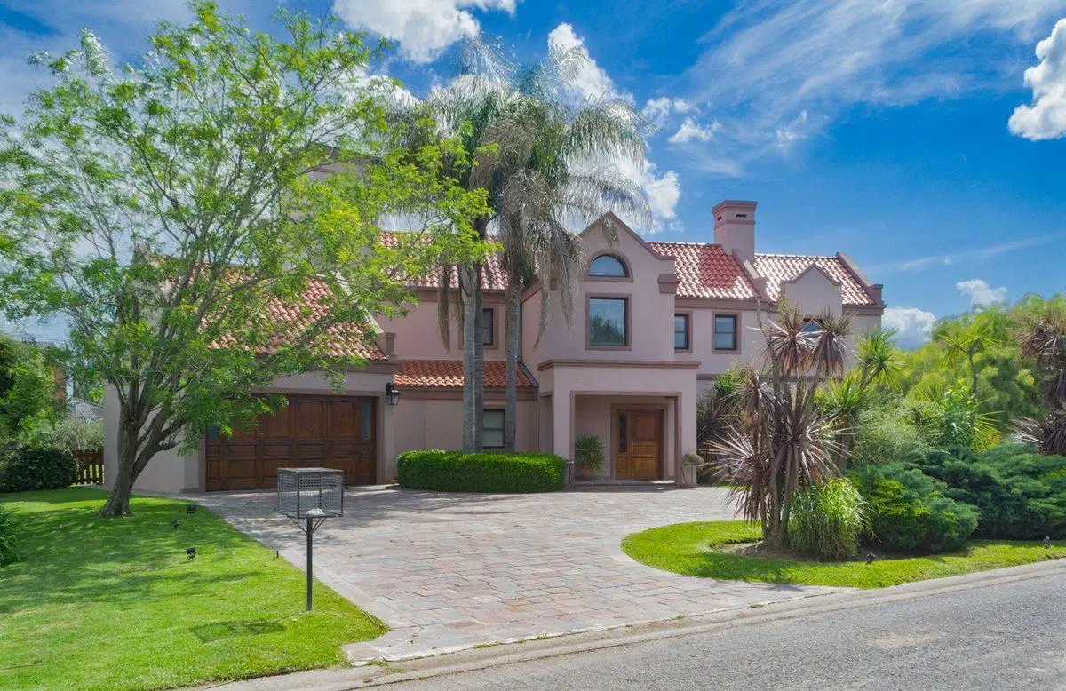 CASA 7 AMBIENTES EN VENTA EN SAN ELISEO GOLF 2