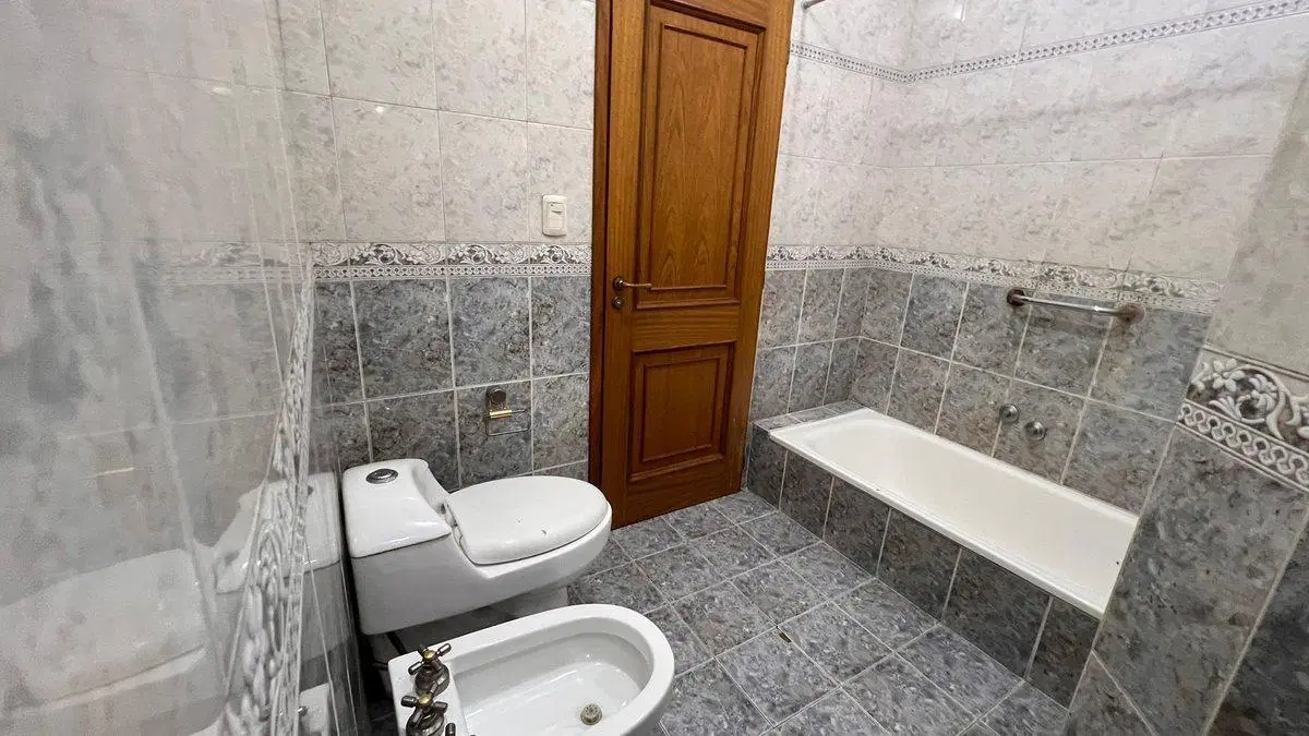 CASA 6 AMBIENTES EN VENTA MONTE GRANDE CON GARAGE 2