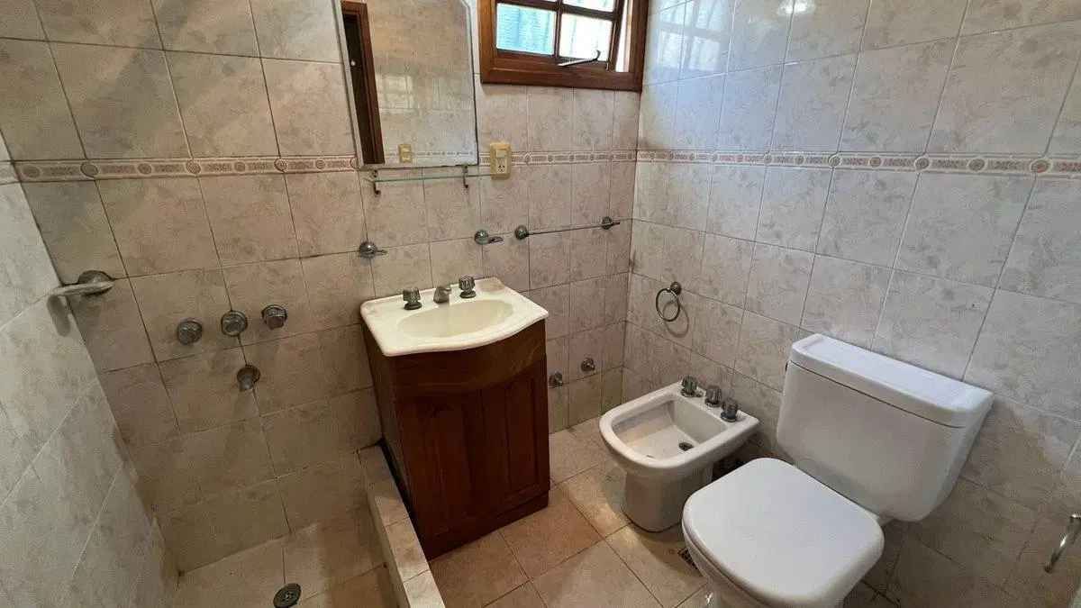 CASA 6 AMBIENTES EN VENTA MONTE GRANDE CON GARAGE 4