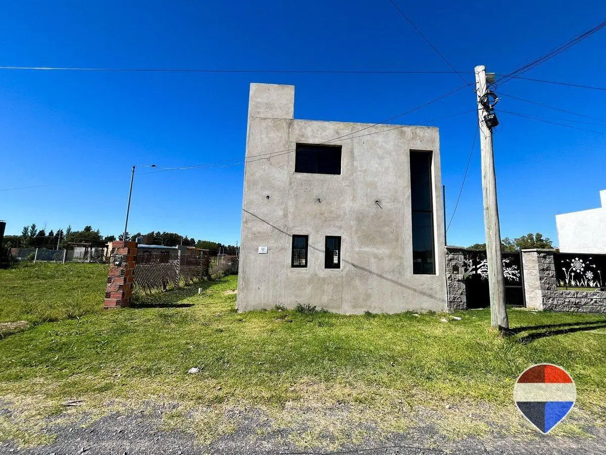 CASA 4 AMBIENTES EN VENTA EN ALEJANDRO PETION 5
