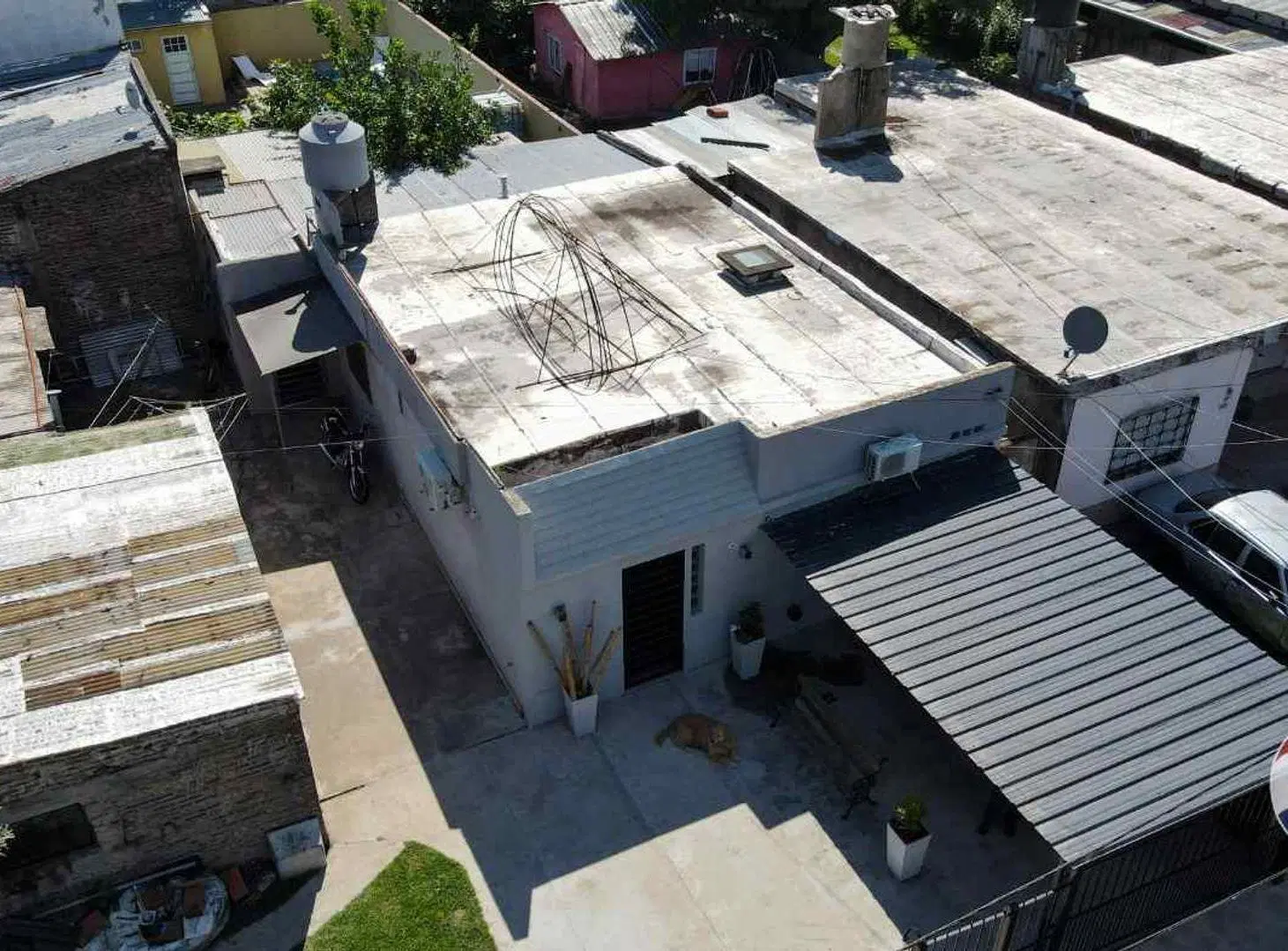 CASA DE 4 AMBIENTES EN VENTA EN LONGCHAMPS 2