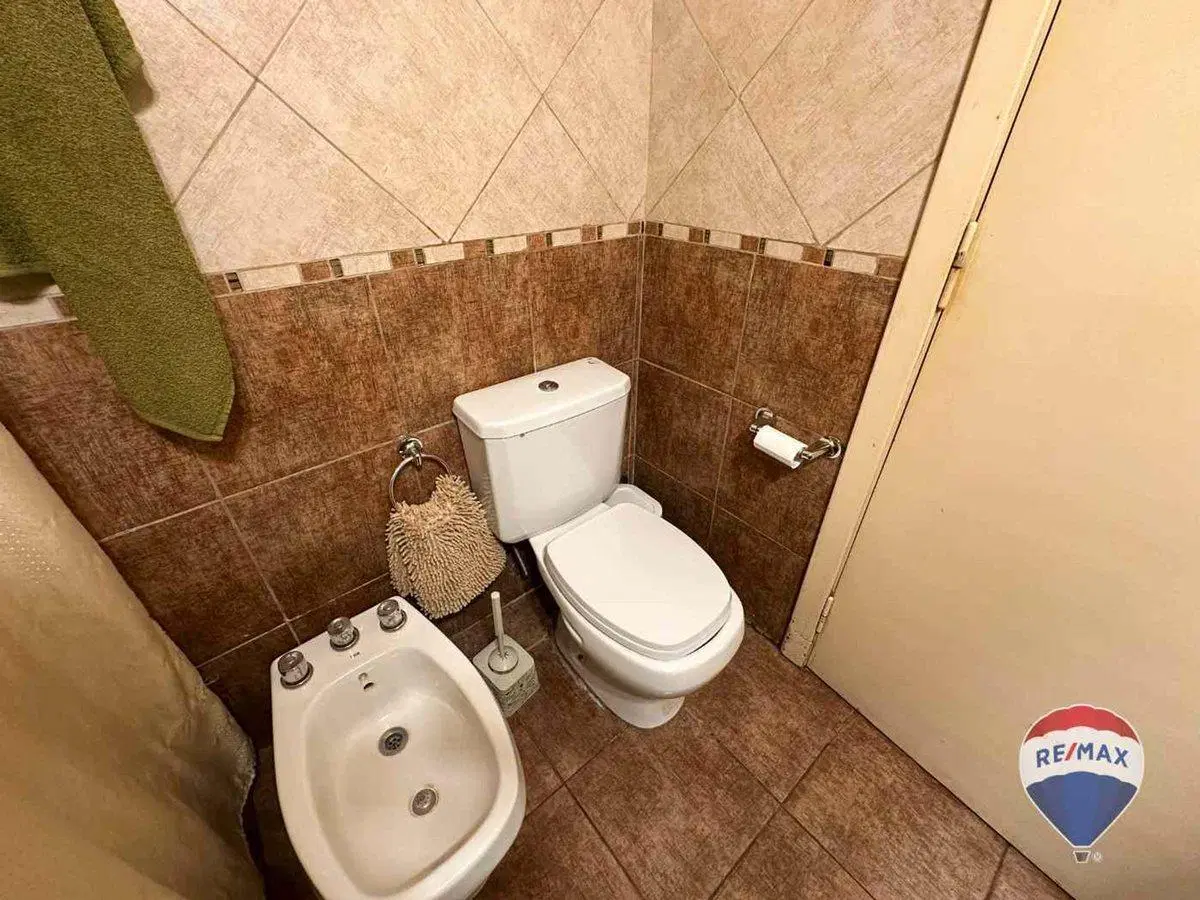 VENTA DE CASA EN LAVALLOL DE 4 AMBIENTES 4