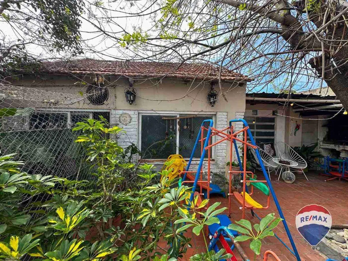 VENTA DE CASA EN LAVALLOL DE 4 AMBIENTES 2
