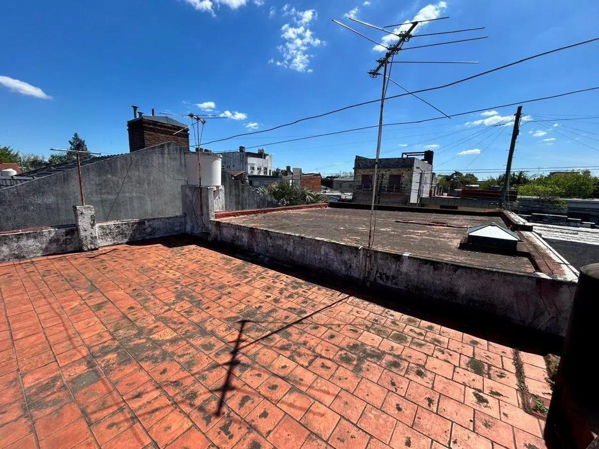 CASA 4 AMBIENTES EN VENTA EN JOSE LEON SUAREZ 3