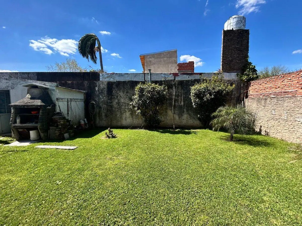 CASA 4 AMBIENTES EN VENTA EN JOSE LEON SUAREZ 2