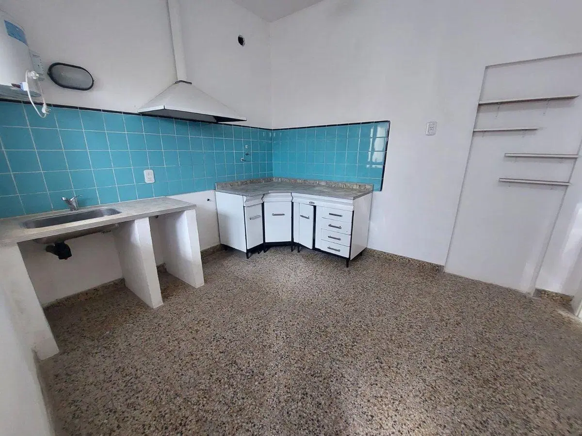 CASA + DEPTO EN VENTA EN LANUS OESTE CON JARDIN 2