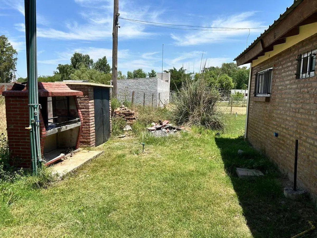 CASA 4 AMBIENTES EN VENTA EN SAN VICENTE PILETA 2