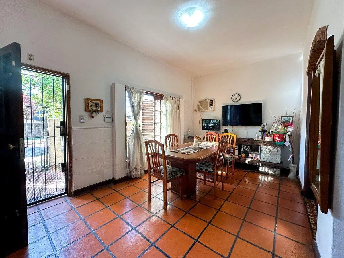 CASA 5 AMBIENTES EN VENTA LUIS GUILLON CON PILETA 2