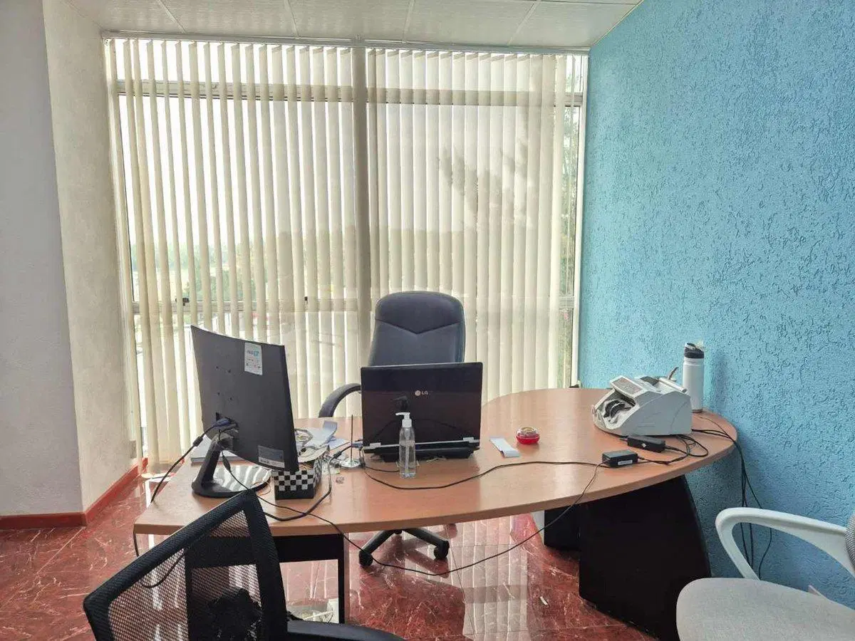OFICINA VENTA CON COCHERA EN AMANECERES OFICCE 4