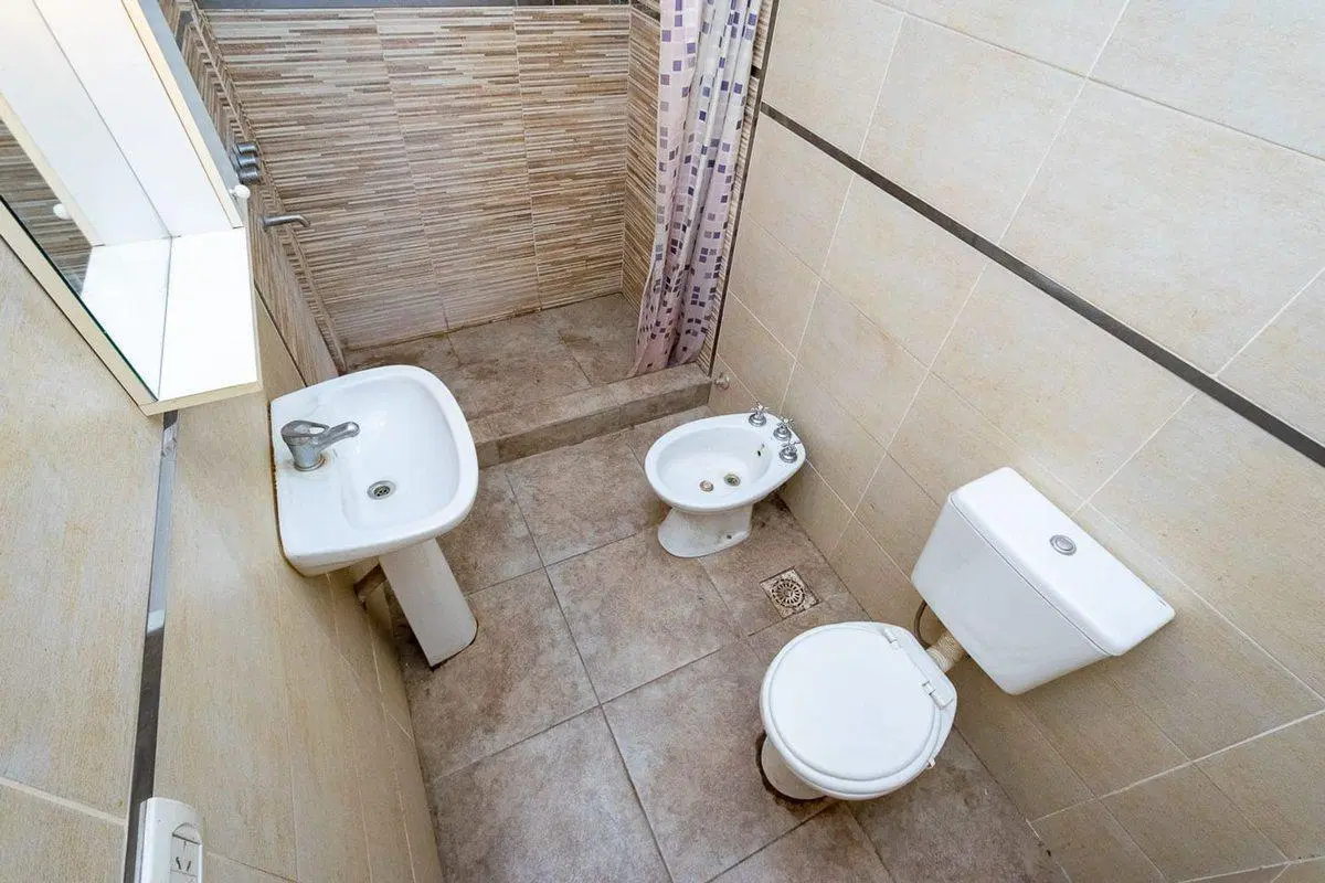 CASA 4 AMBIENTES EN VENTA EN LONGCHAMPS PISCINA 5