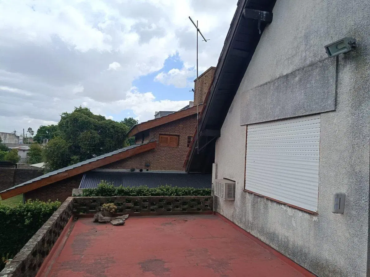 CASA VENTA 5 AMBIENTES LUIS GUILLON APTA CREDITO 4
