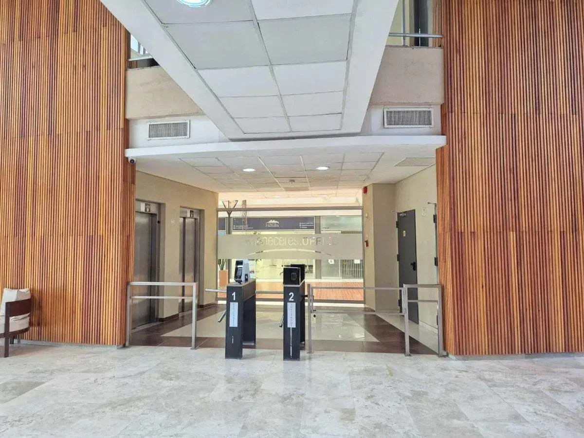 OFICINA VENTA CON COCHERA EN AMANECERES OFICCE 3