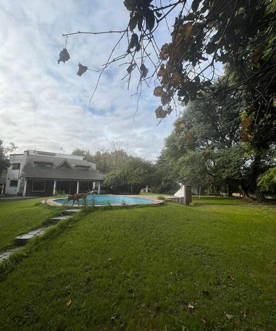 CASA QUINCHO Y PILETA EN BARRIO EL TREBOL