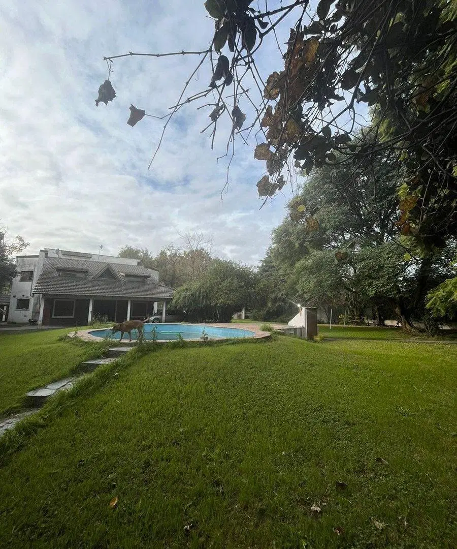 CASA QUINCHO Y PILETA EN BARRIO EL TREBOL 2