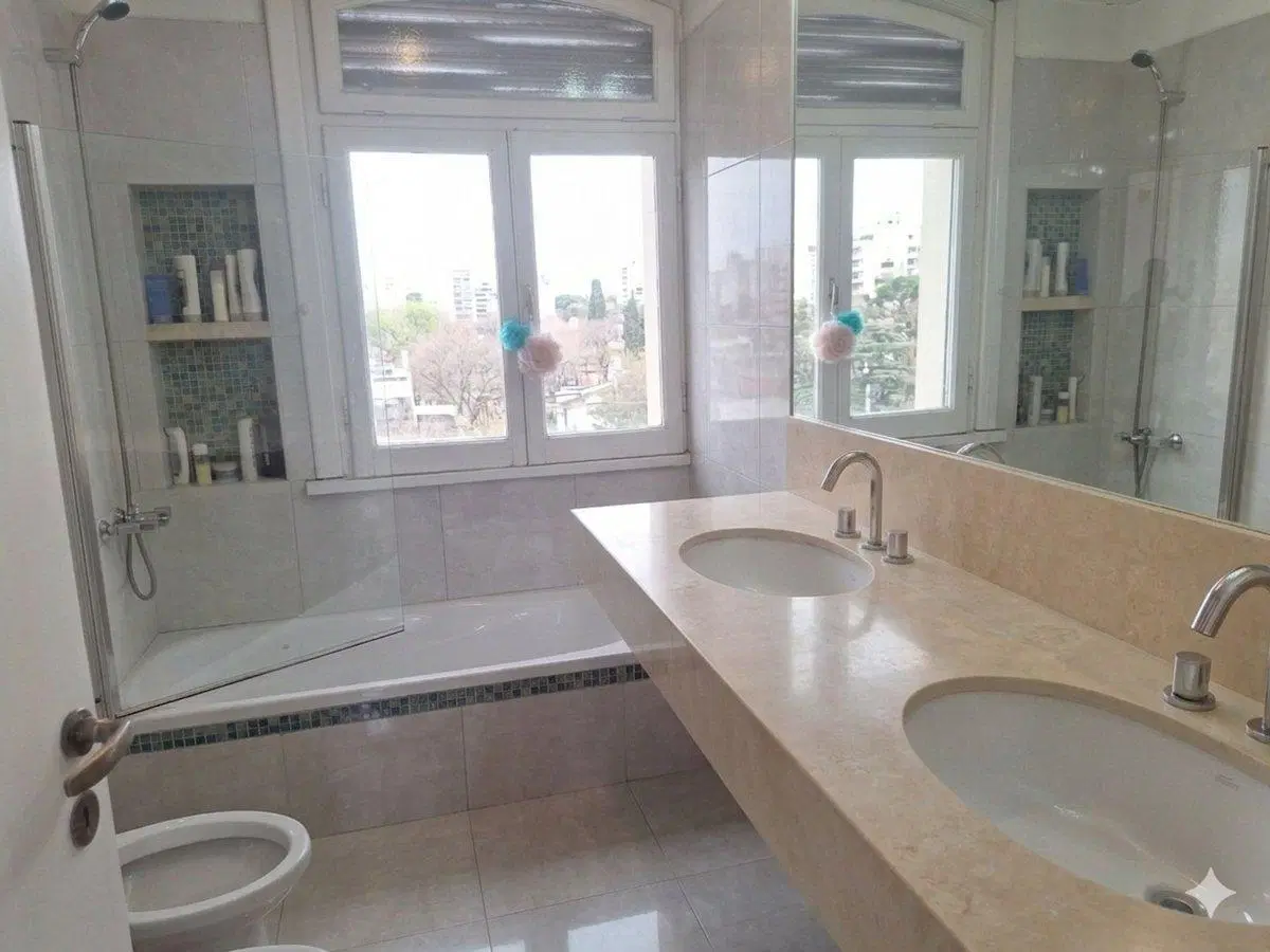 CASA 7 AMBIENTES EN VENTA CON PILETA PARQUE CHAS 3
