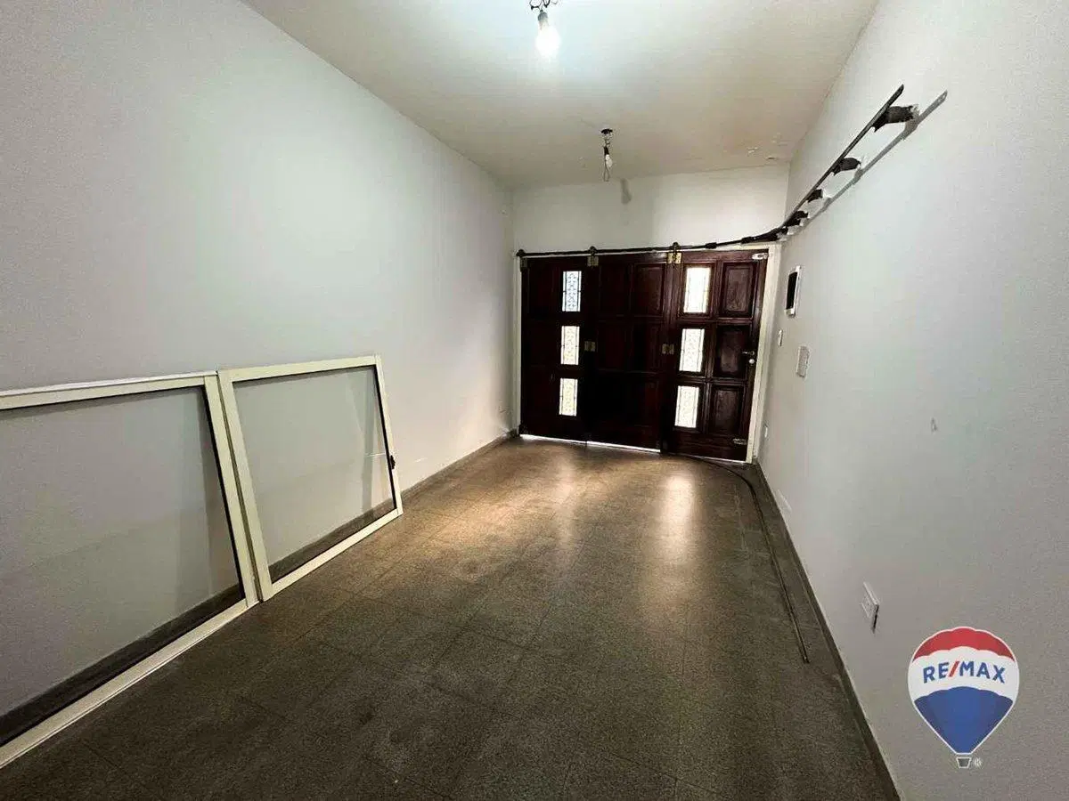 CASA EN VENTA 6 AMBIENTES BARRACAS CON COCHERA 2