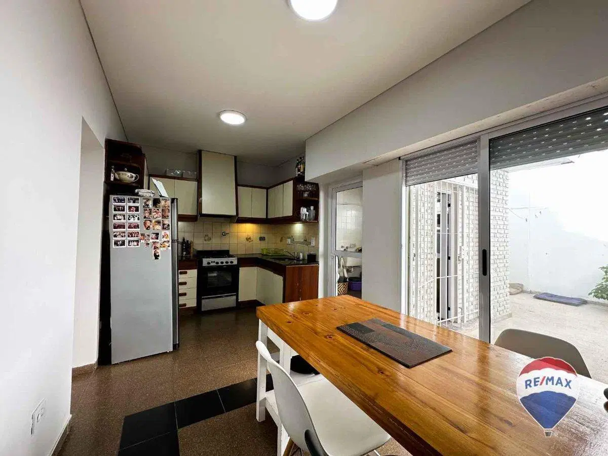 CASA EN VENTA 6 AMBIENTES BARRACAS CON COCHERA 3