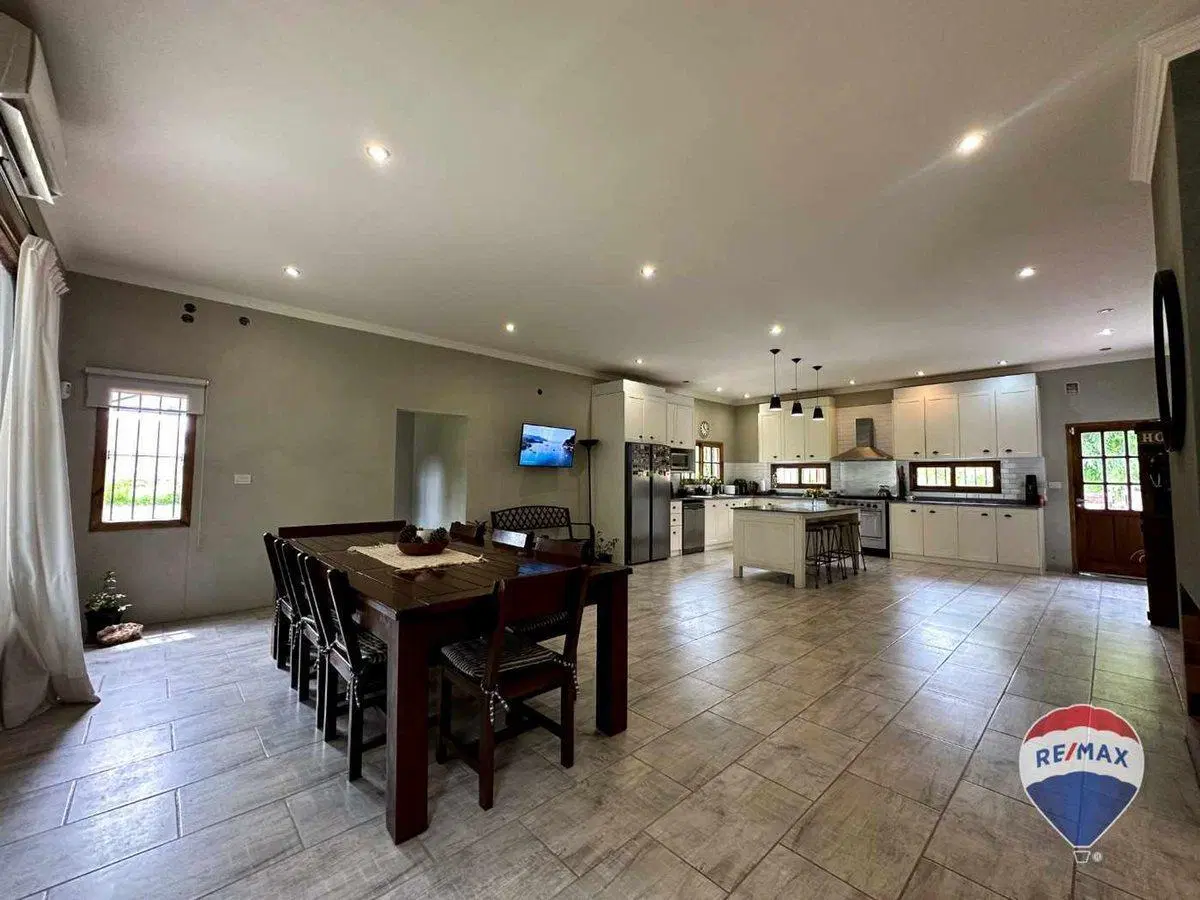 CASA 4 AMBIENTES EN VENTA GUERNICA, CON PILETA 4