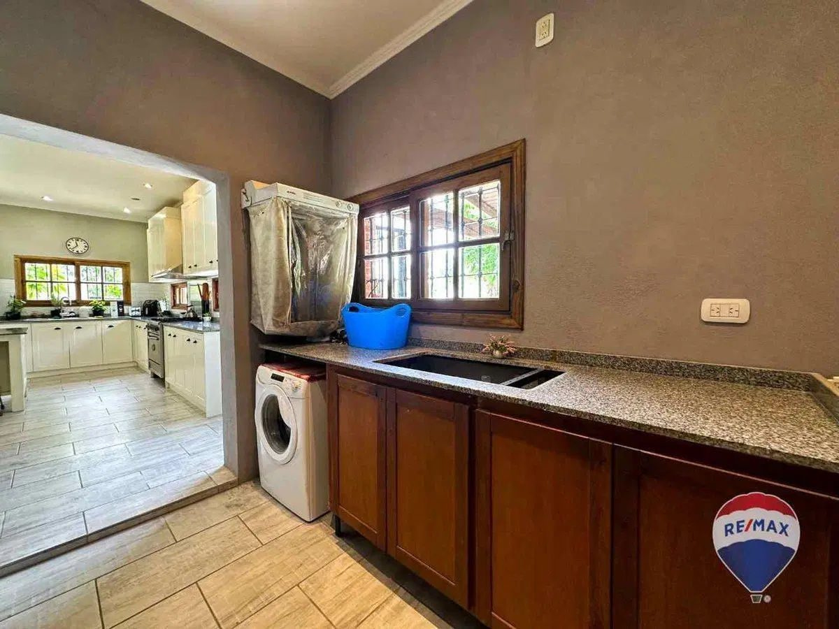 CASA 4 AMBIENTES EN VENTA GUERNICA, CON PILETA 2