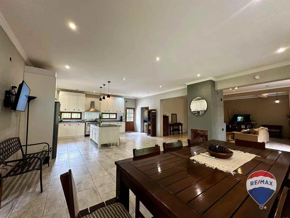 CASA 4 AMBIENTES EN VENTA GUERNICA, CON PILETA 5