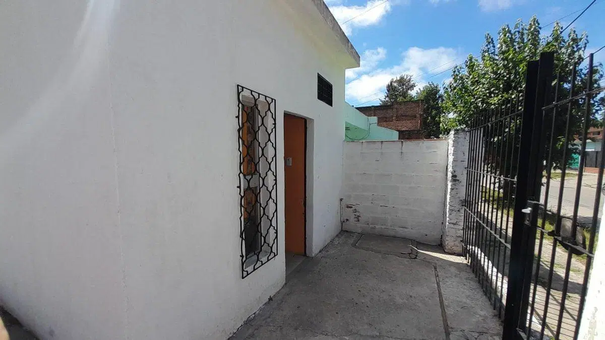 CASA 4 AMBIENTES EN VENTA BURZACO FINANCIA 5