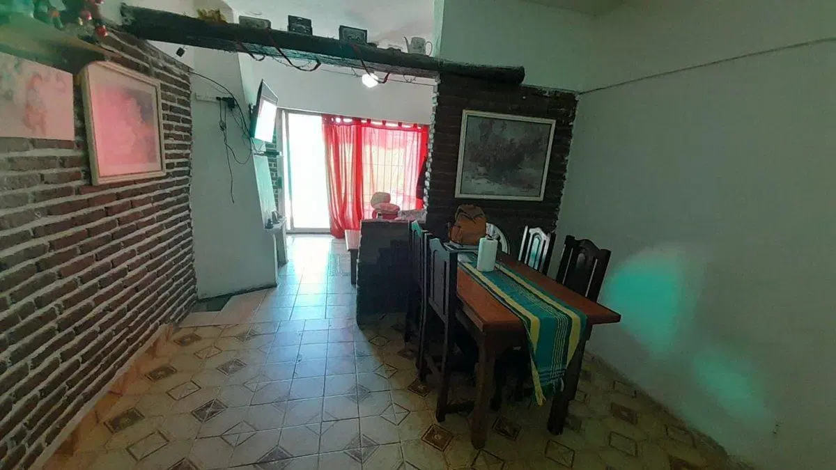 CASA 4 AMBIENTES EN VENTA BURZACO FINANCIA 2