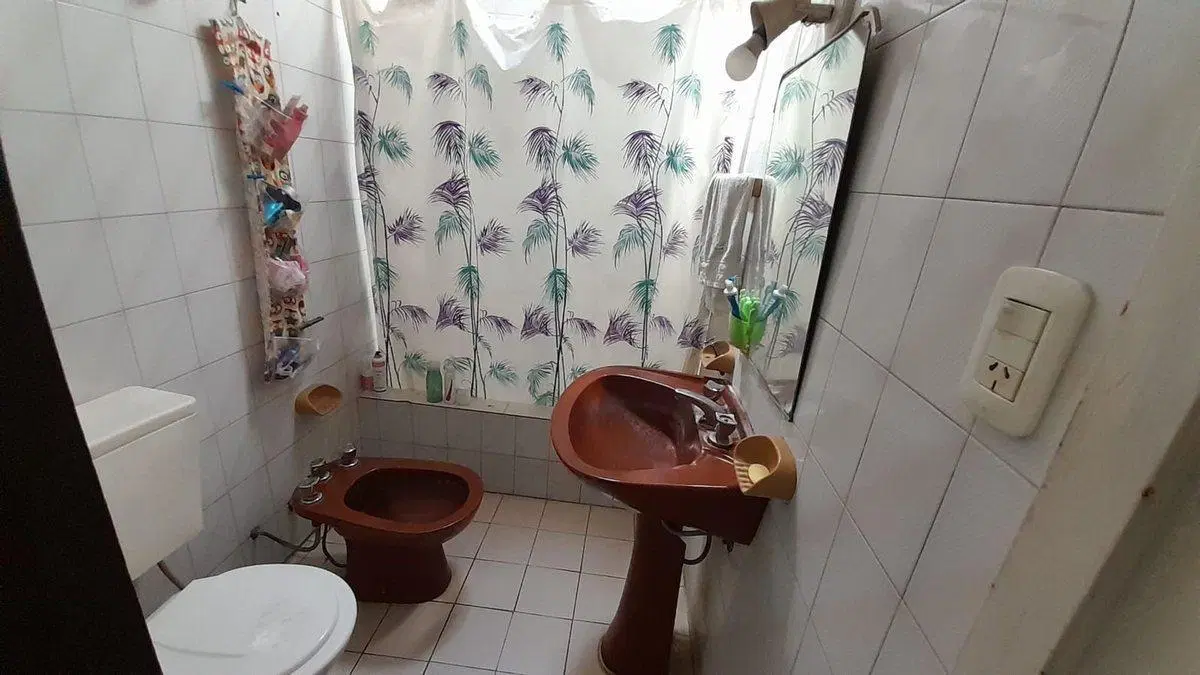 CASA 4 AMBIENTES EN VENTA BURZACO FINANCIA 4