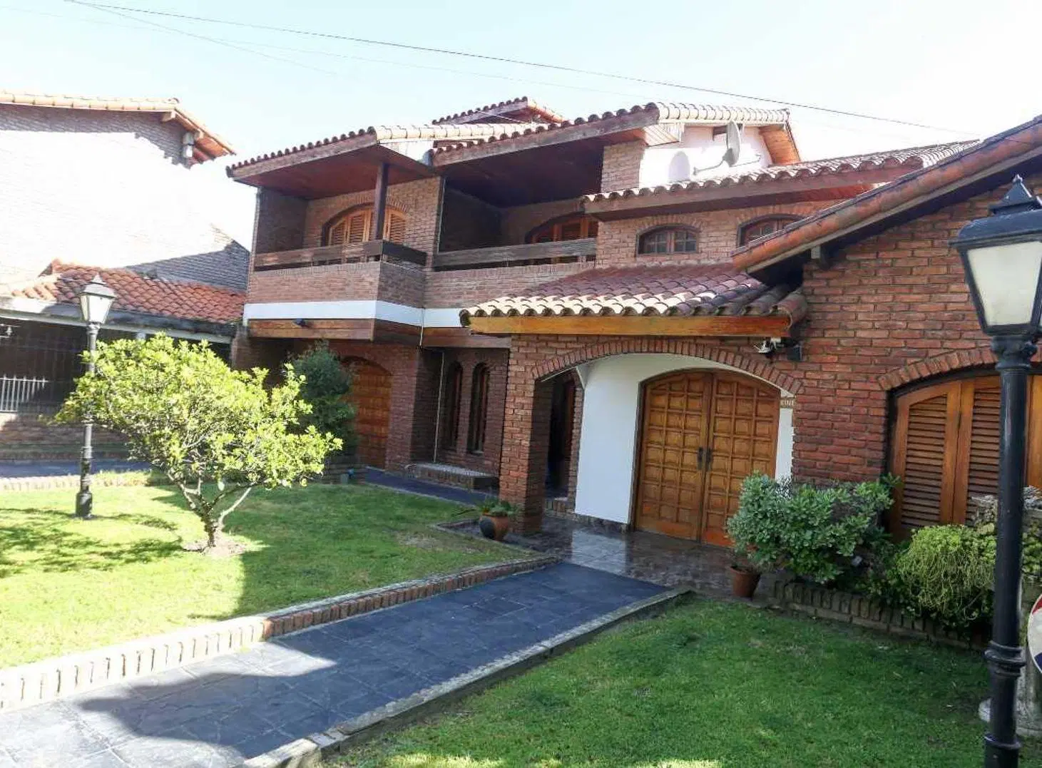 CASA 7 AMB EN VENTA MONTE GRANDE IDEAL DOS FAMILIA 2
