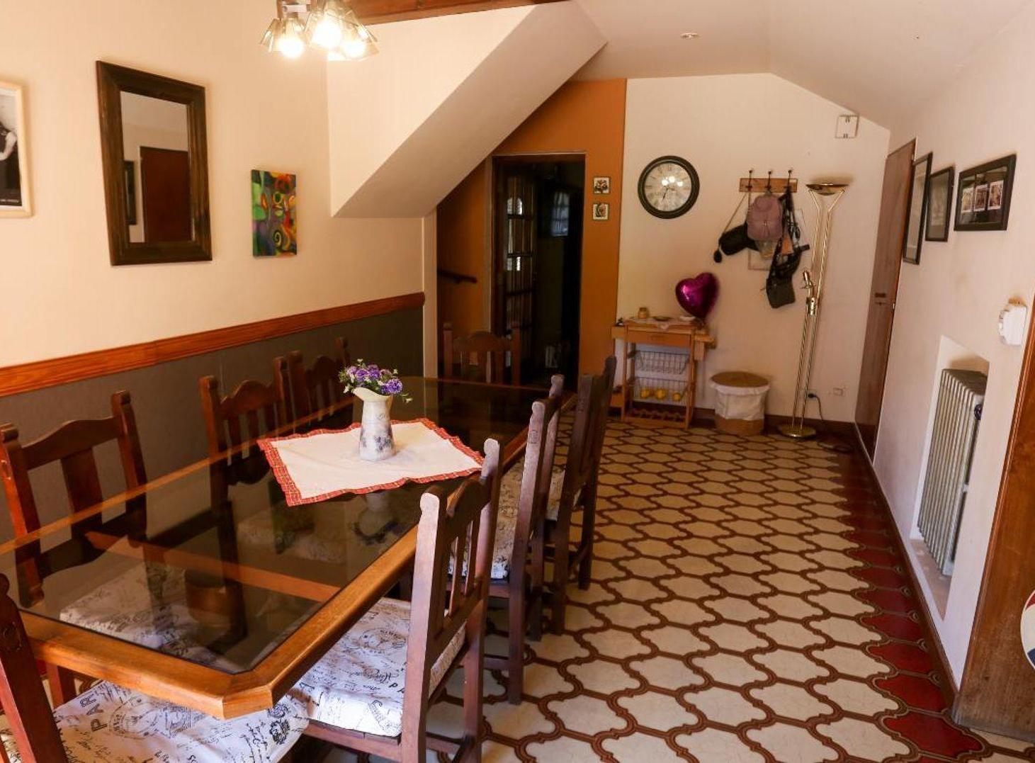 Foto de CASA 7 AMB EN VENTA MONTE GRANDE IDEAL DOS FAMILIA, imagen 1